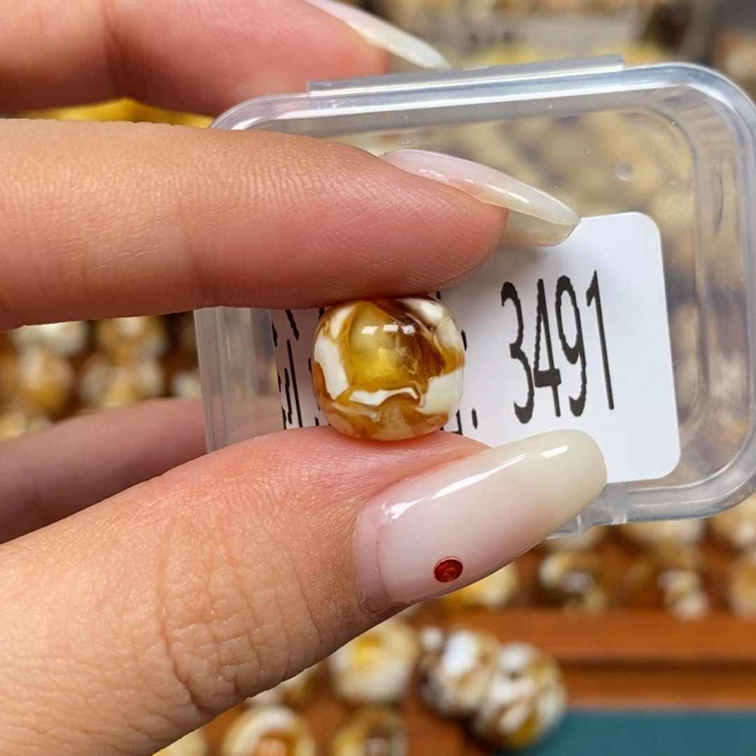 蜜蜡未镶嵌珠宝奇石3491