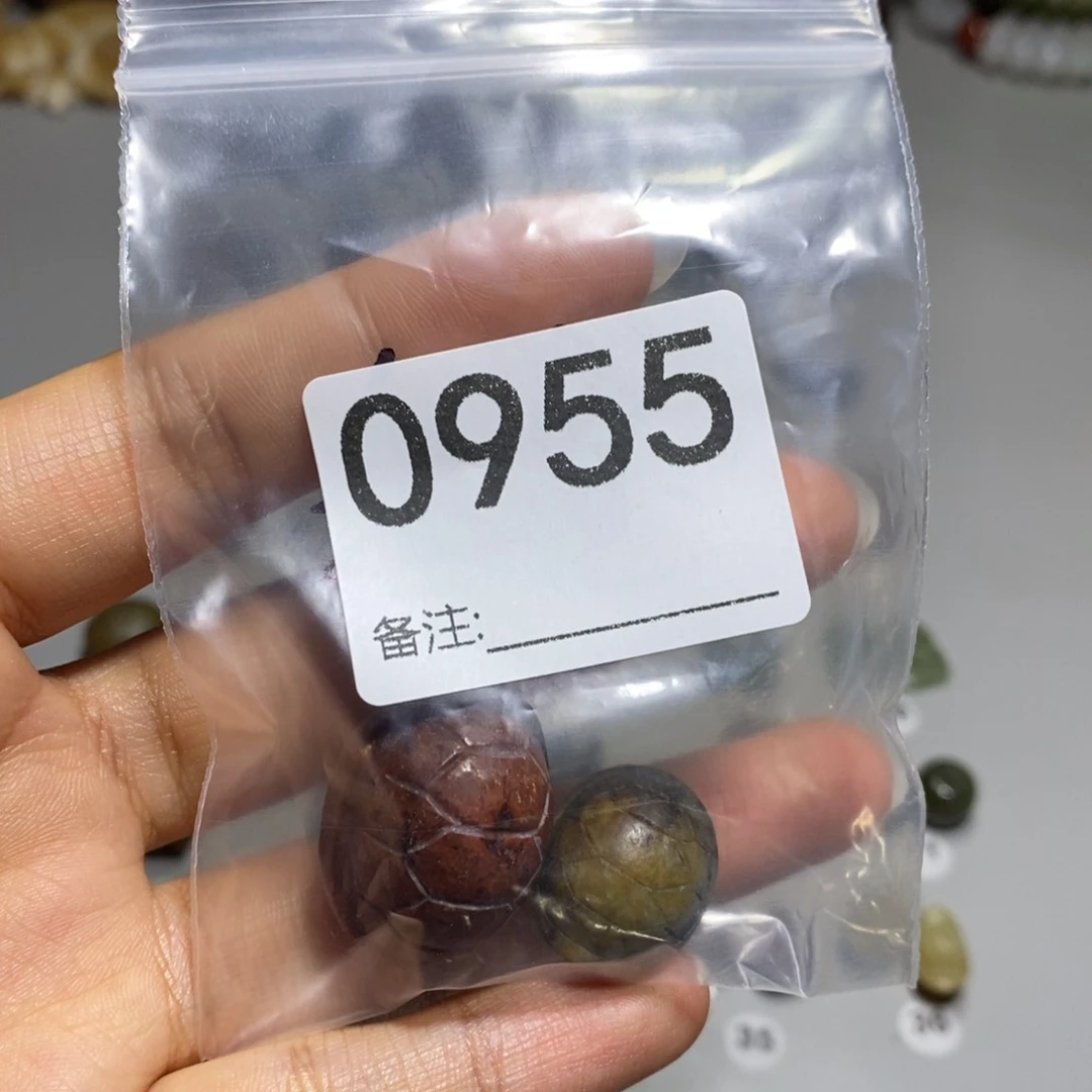颈饰未镶嵌透闪石质玉乐*