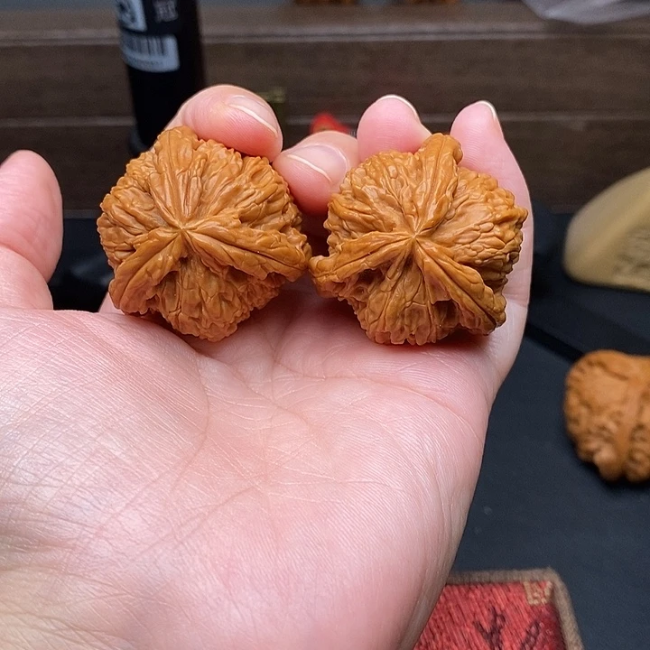 天***定文玩核桃把件白奔