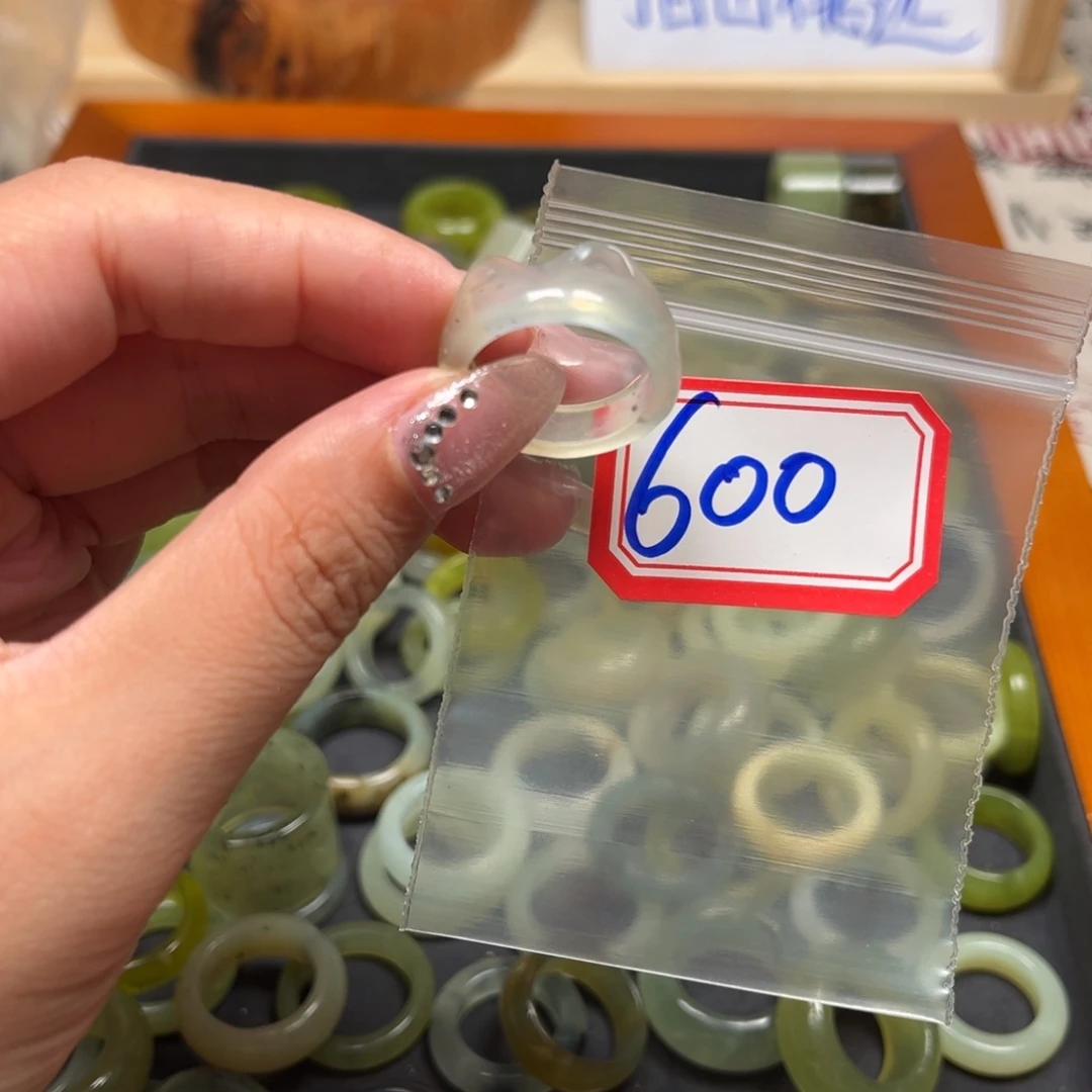 强***壮蛇纹石玉未镶嵌珠宝奇石