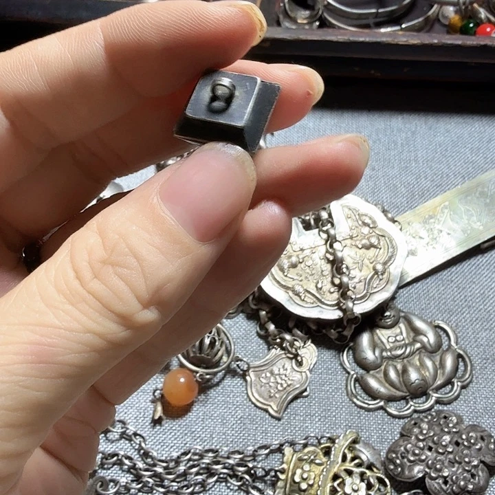 云***熙吊坠足银花岗岩一个