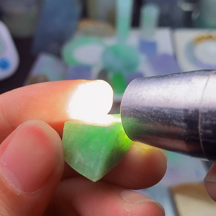 翡翠挂件未镶嵌料子