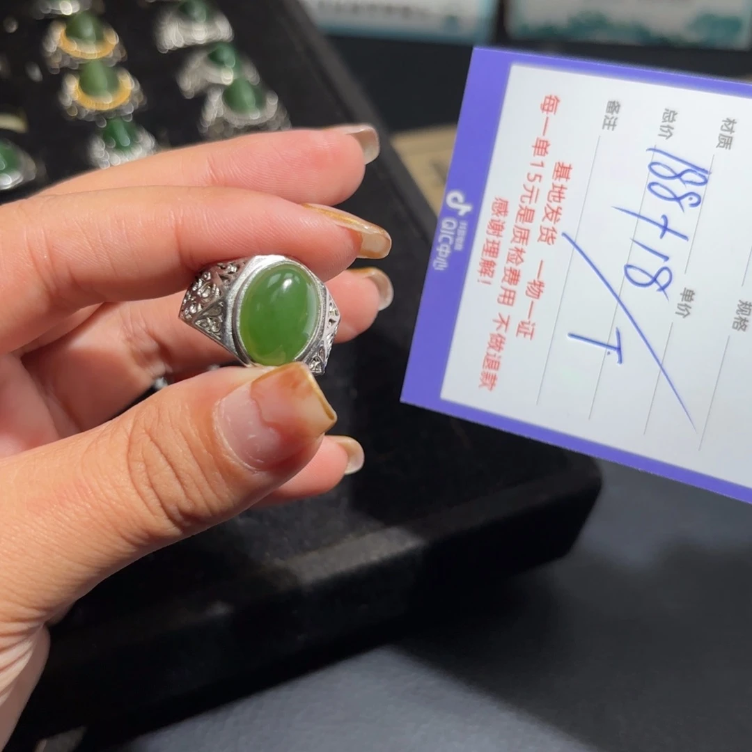 颈饰未镶嵌和田玉盖**雄