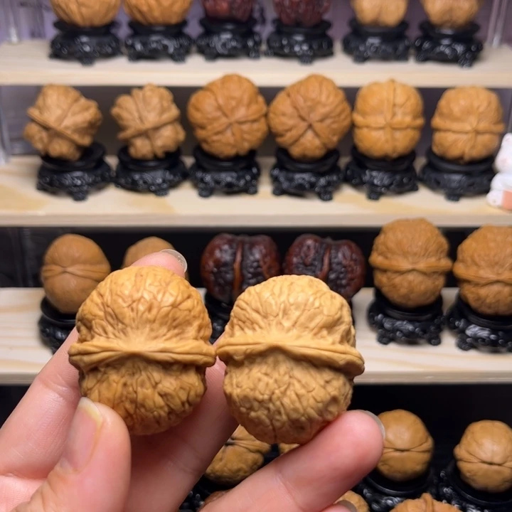 文玩核桃吊坠28w方顶