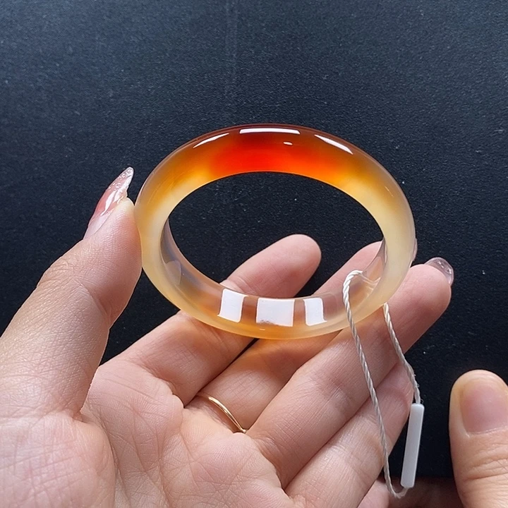 乂***呀玛瑙/玉髓未镶嵌手镯50:6