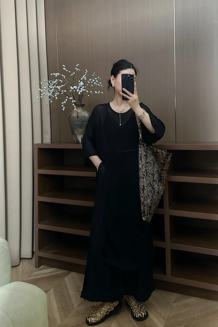 2025新款欧版大版夏季女士长款罩衫前开衩设计人丝黑色罩衫百搭