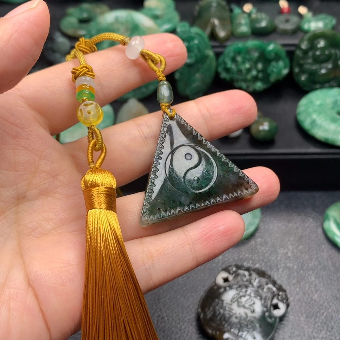 独山玉未镶嵌颈饰