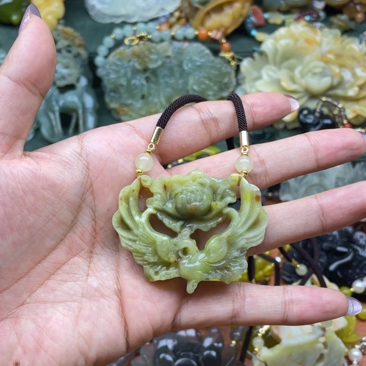 蛇纹石玉未镶嵌吊坠周*娇