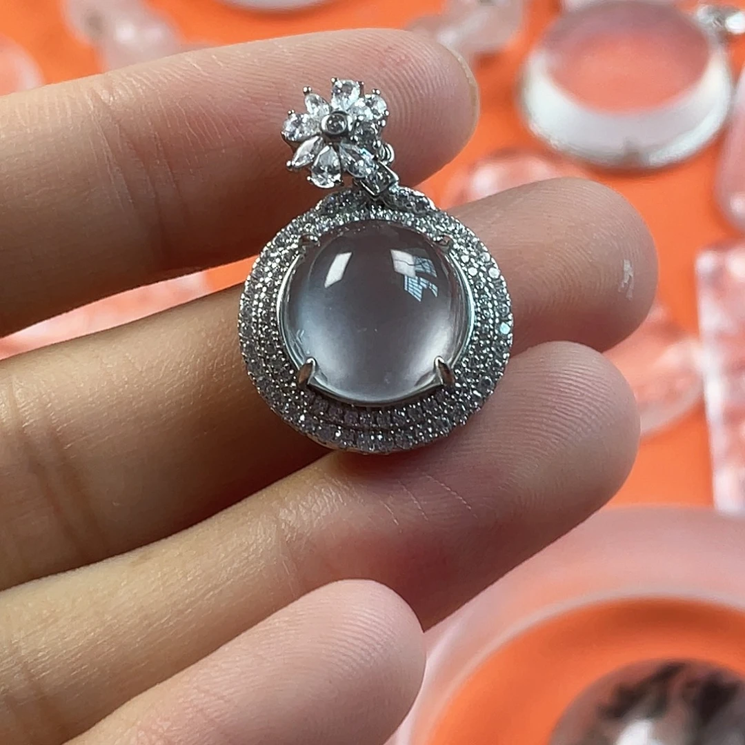 石英质玉合金颈饰