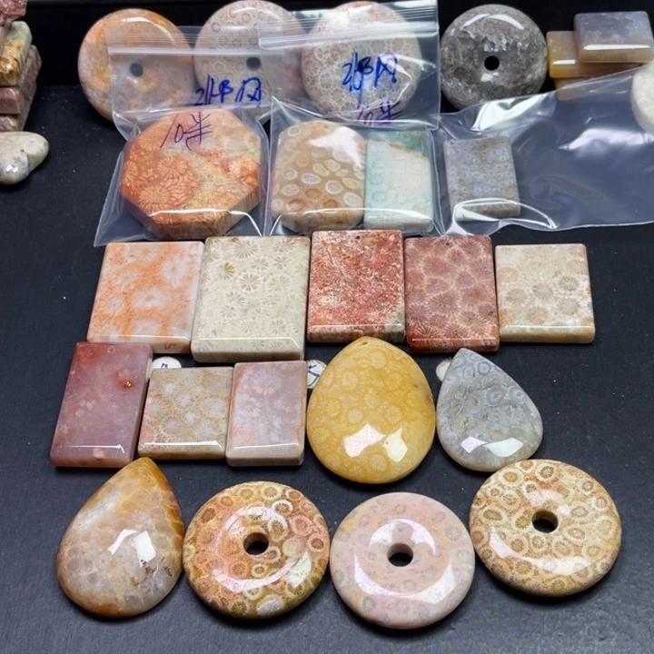 未镶嵌吊坠硅化珊瑚（珊瑚玉）