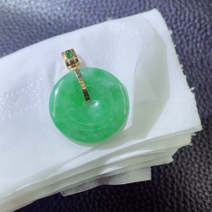 翡翠颈饰18K金镶嵌翡翠