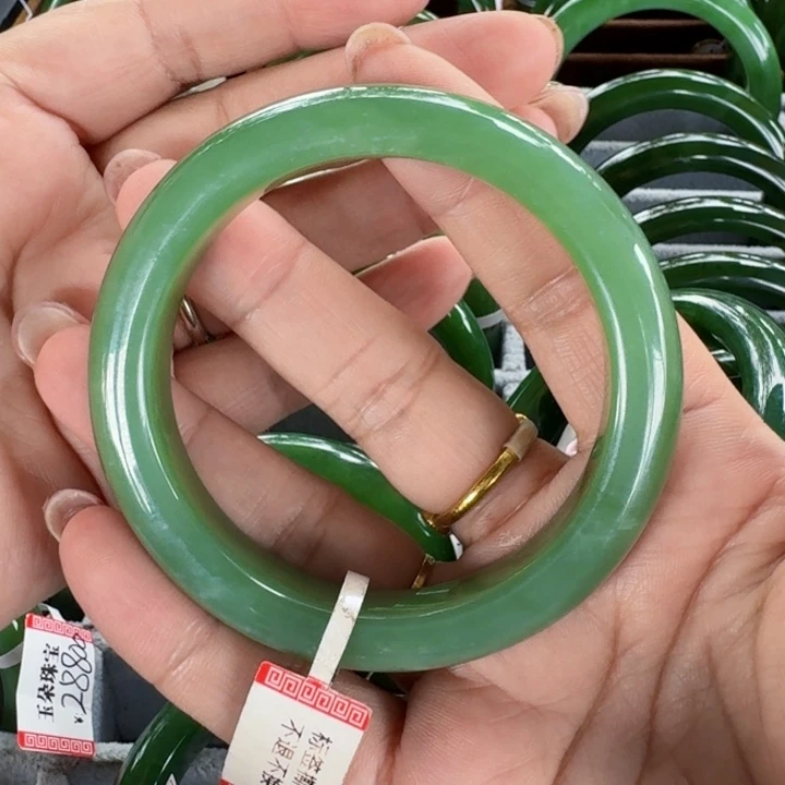 和田玉（碧玉）未镶嵌手镯