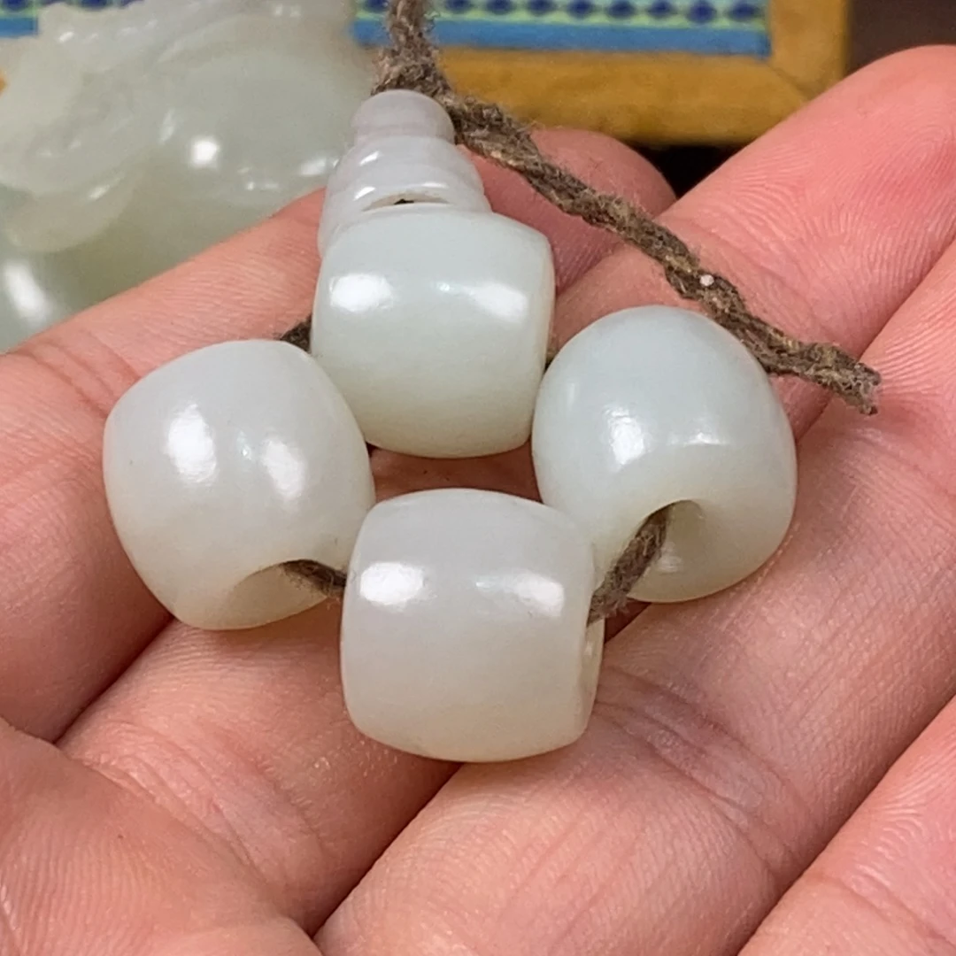 啧***秀非常精美的脖挂件