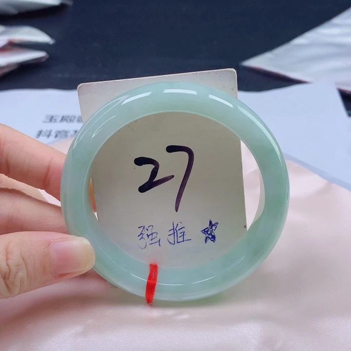 翡翠未镶嵌手镯芙蓉底葡萄肉5556555