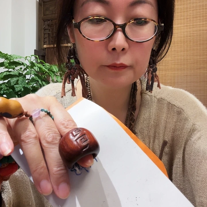 设计款戒指一个一个