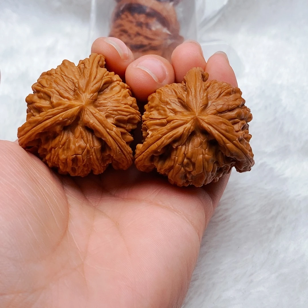 暴***士文玩核桃吊坠三棱