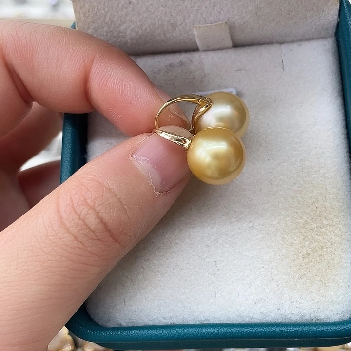 18K金镶嵌海水珍珠耳饰