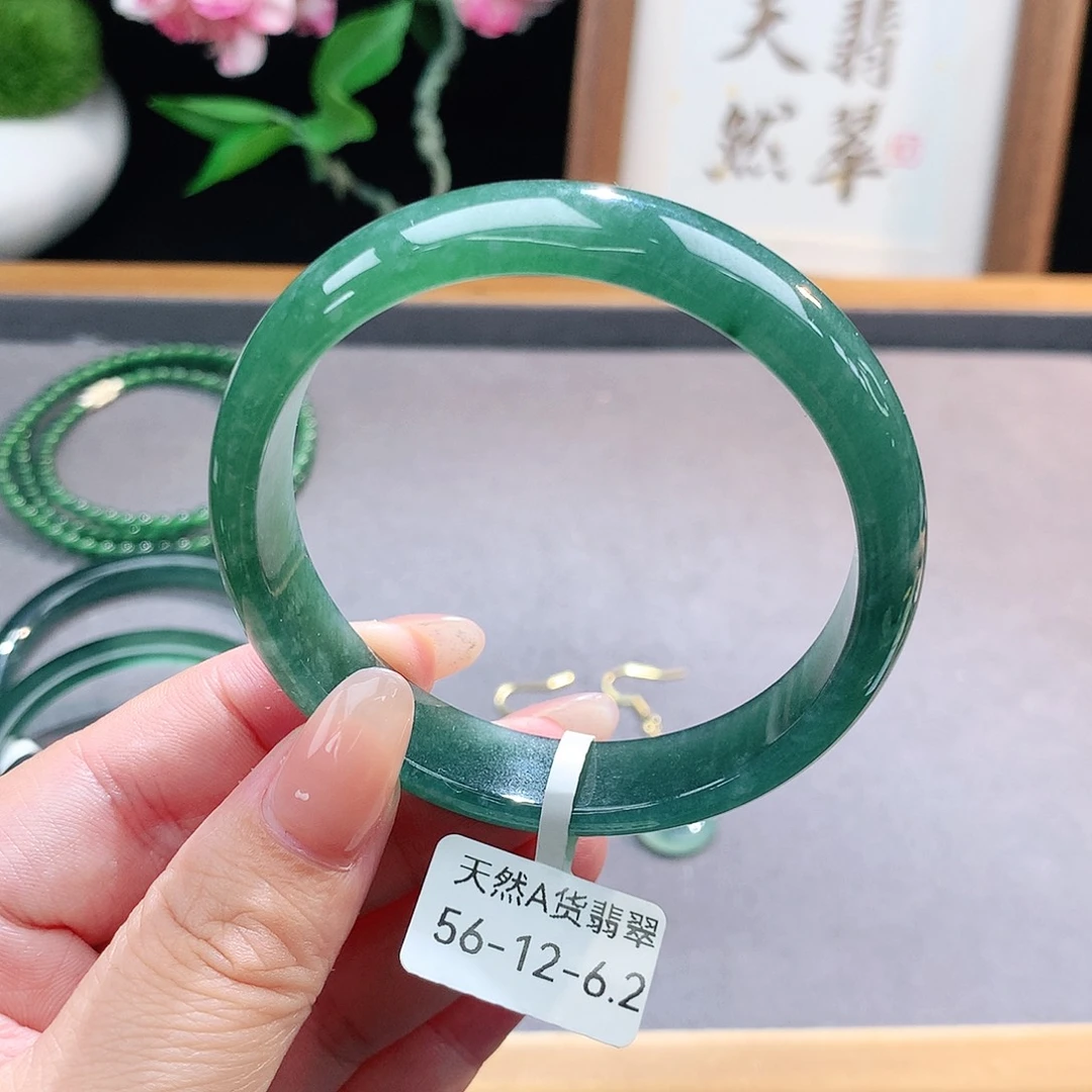 未镶嵌手镯（圆镯）翡翠