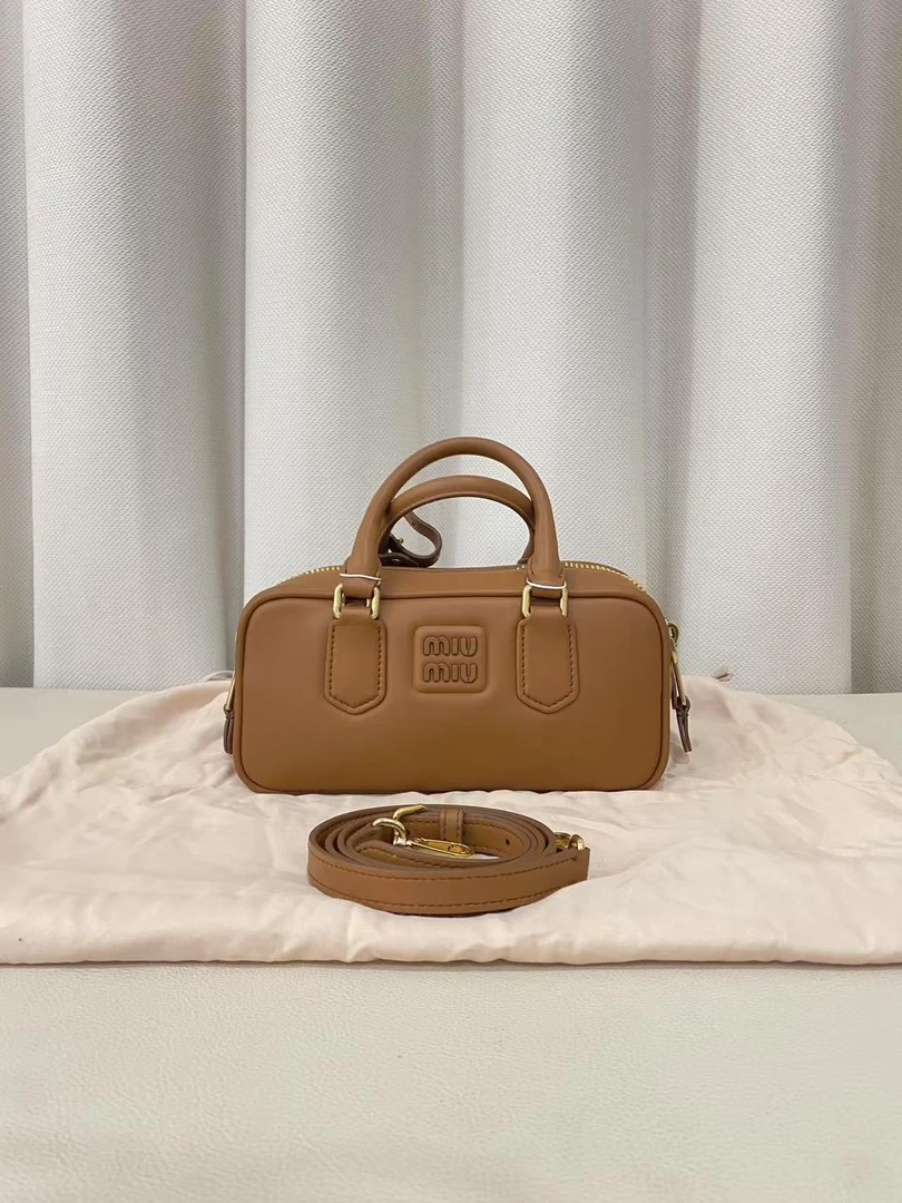 99新 MIU MIU/缪缪 miumiu保龄球小号 焦糖色 /甄选