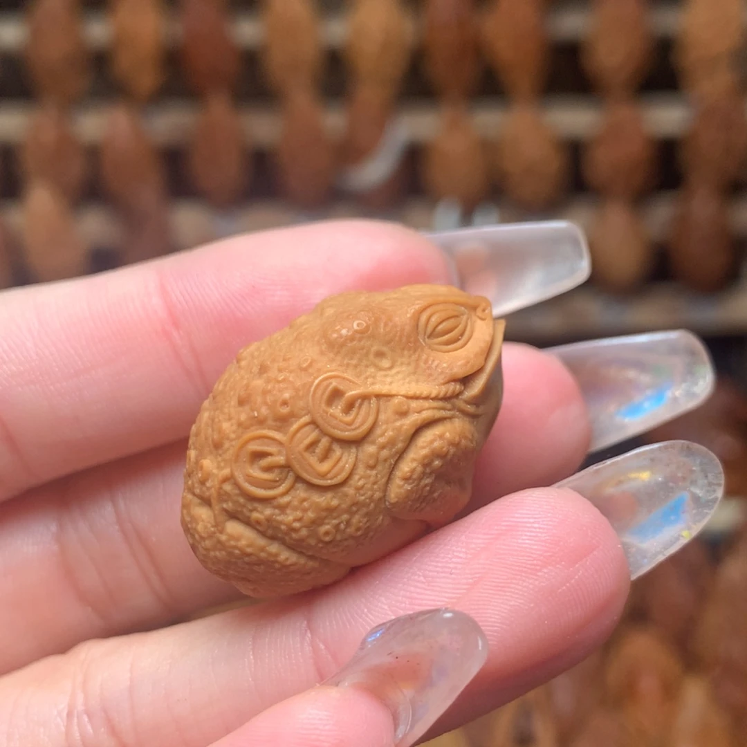 把件橄榄核三足金蟾