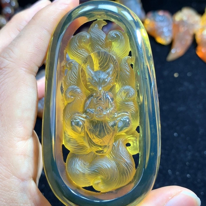 琥珀颈饰未镶嵌蓝珀雕刻件九尾狐