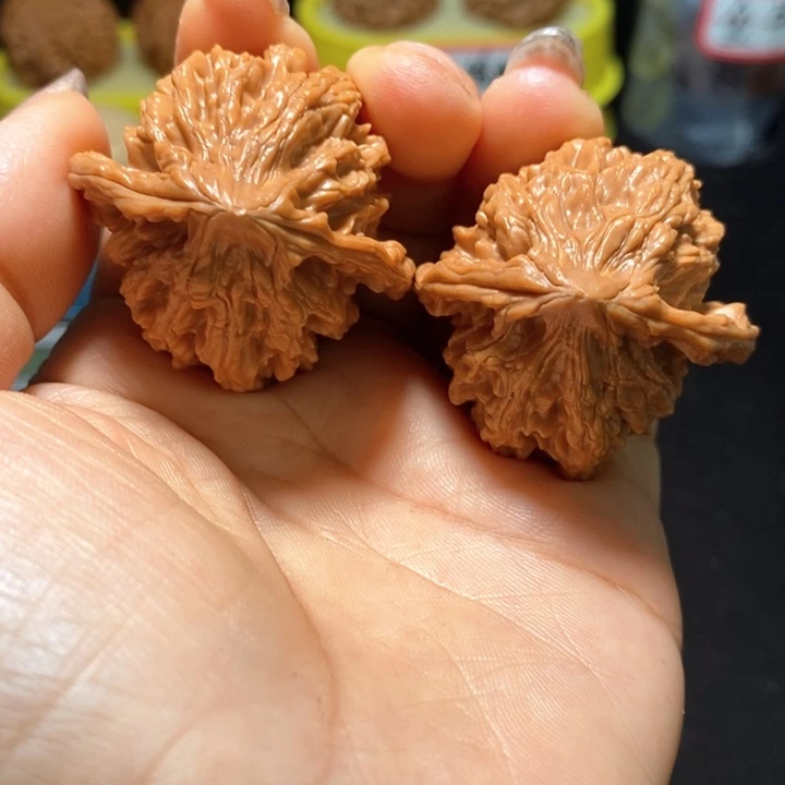 文玩核桃把件十三陵鸡心全品