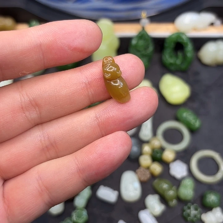 鸿***上和田玉未镶嵌颈饰