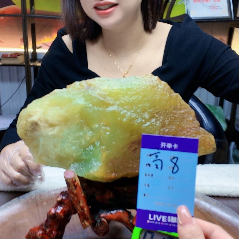 【闪购商品】未镶嵌蛇纹石玉原石浩**城