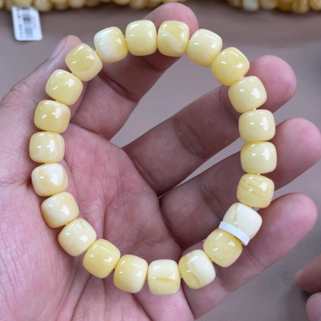 琥珀裸石未镶嵌02400000000