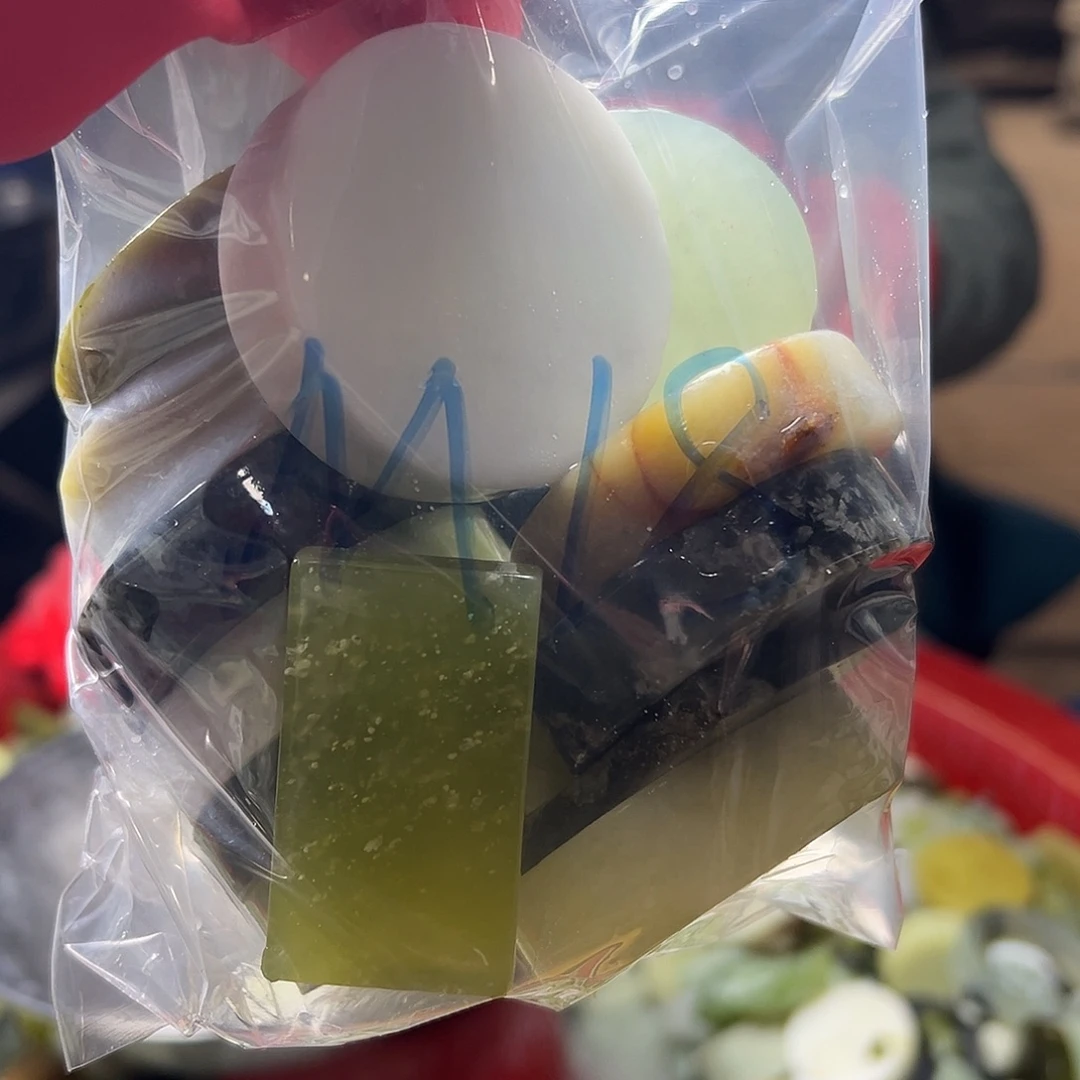 用***3蛇纹石玉未镶嵌鱼缸石 盆景石
