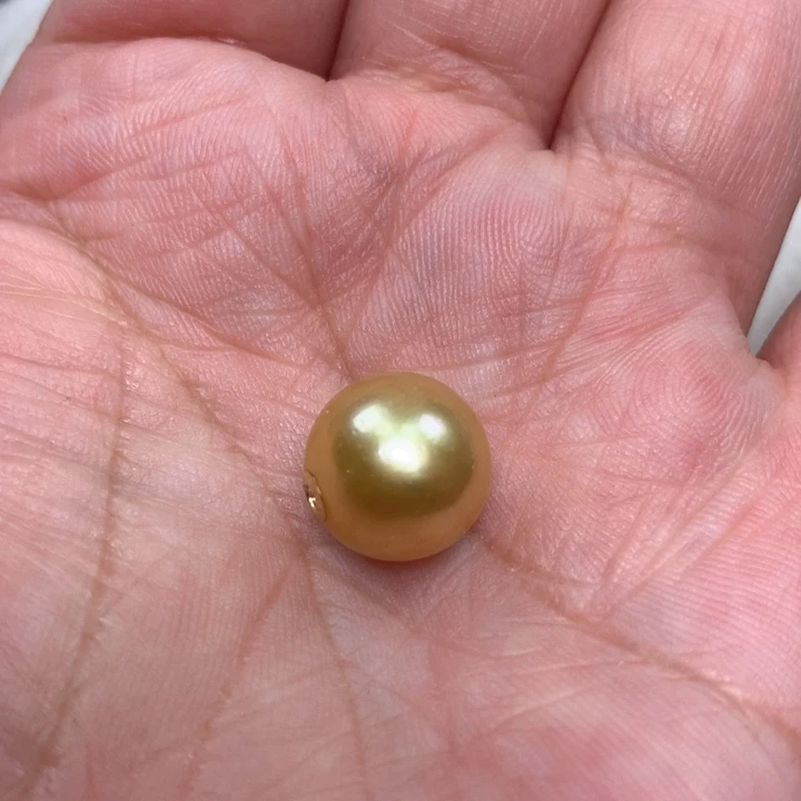 颈饰18K金镶嵌海水珍珠