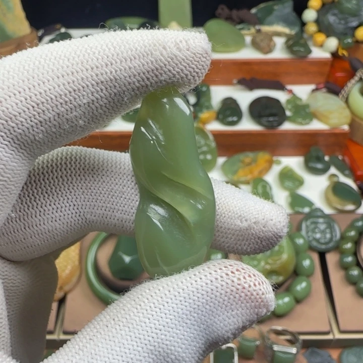 岫岩老玉（透闪石质玉）未镶嵌颈饰