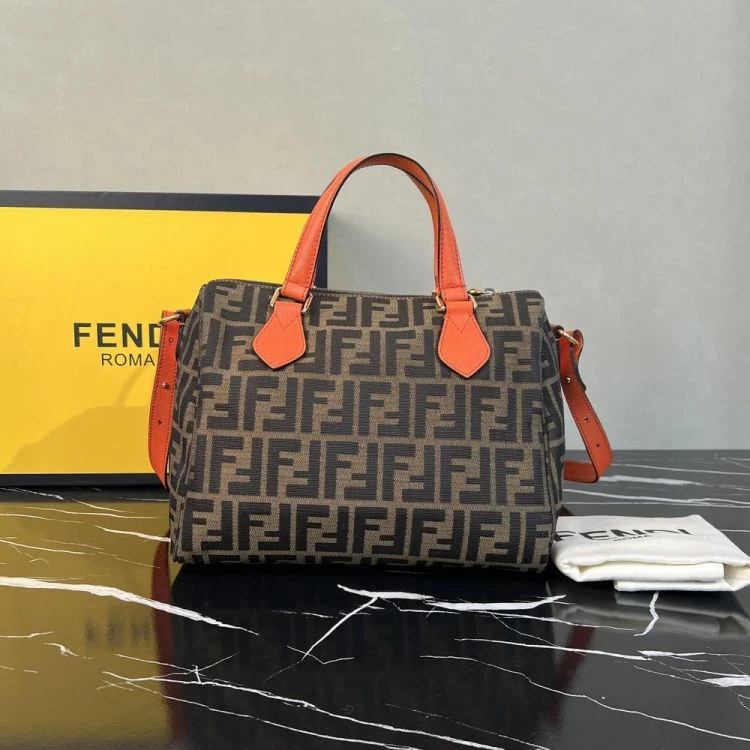 95新/芬迪/包包/[251222XZWC]/C8359728609