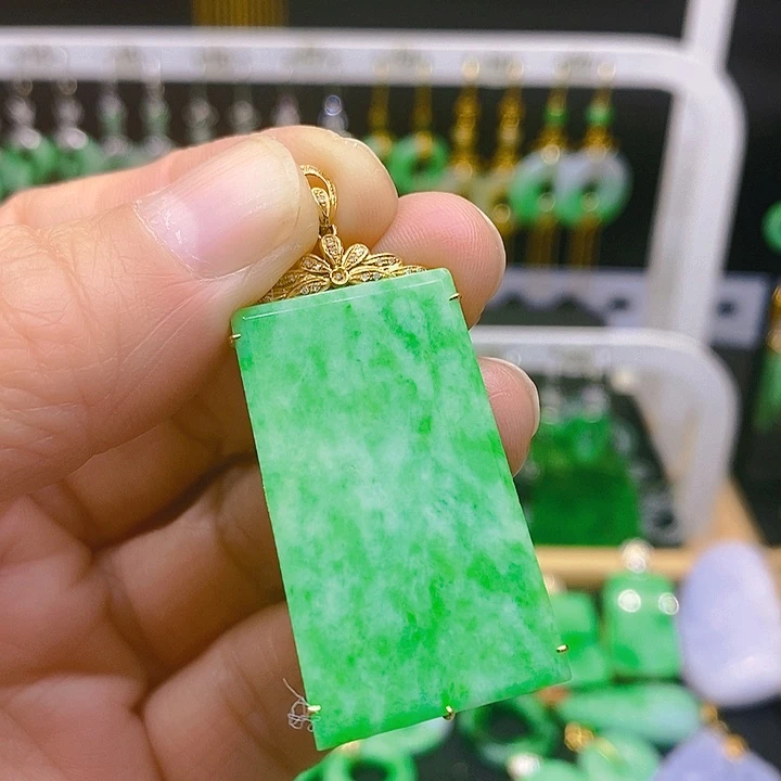 翡翠吊坠(赠链)18K金镶嵌吊坠