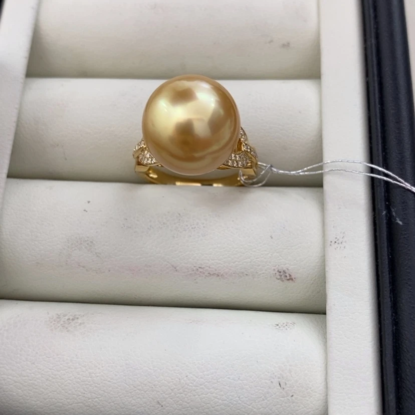 【闪购商品】18K金镶嵌戒指海水珍珠佩*