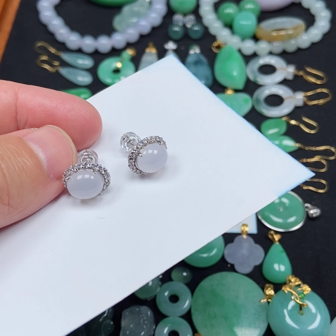 L***g翡翠未镶嵌颈饰耳钉