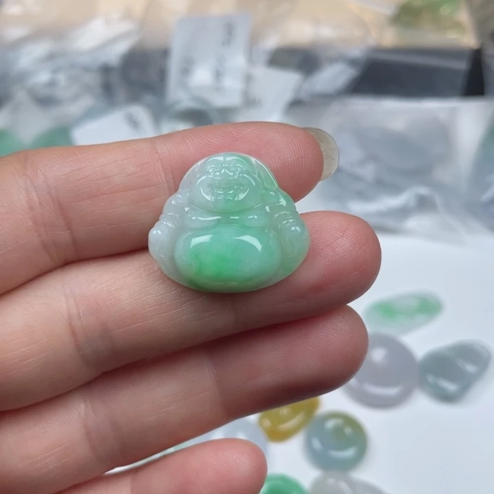 翡翠颈饰未镶嵌绿佛公