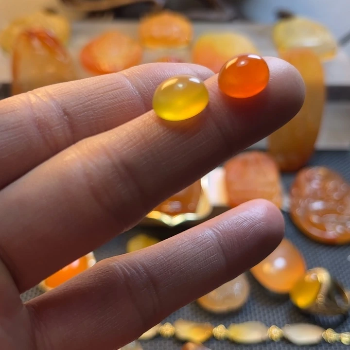 石英质玉颈饰未镶嵌木**?