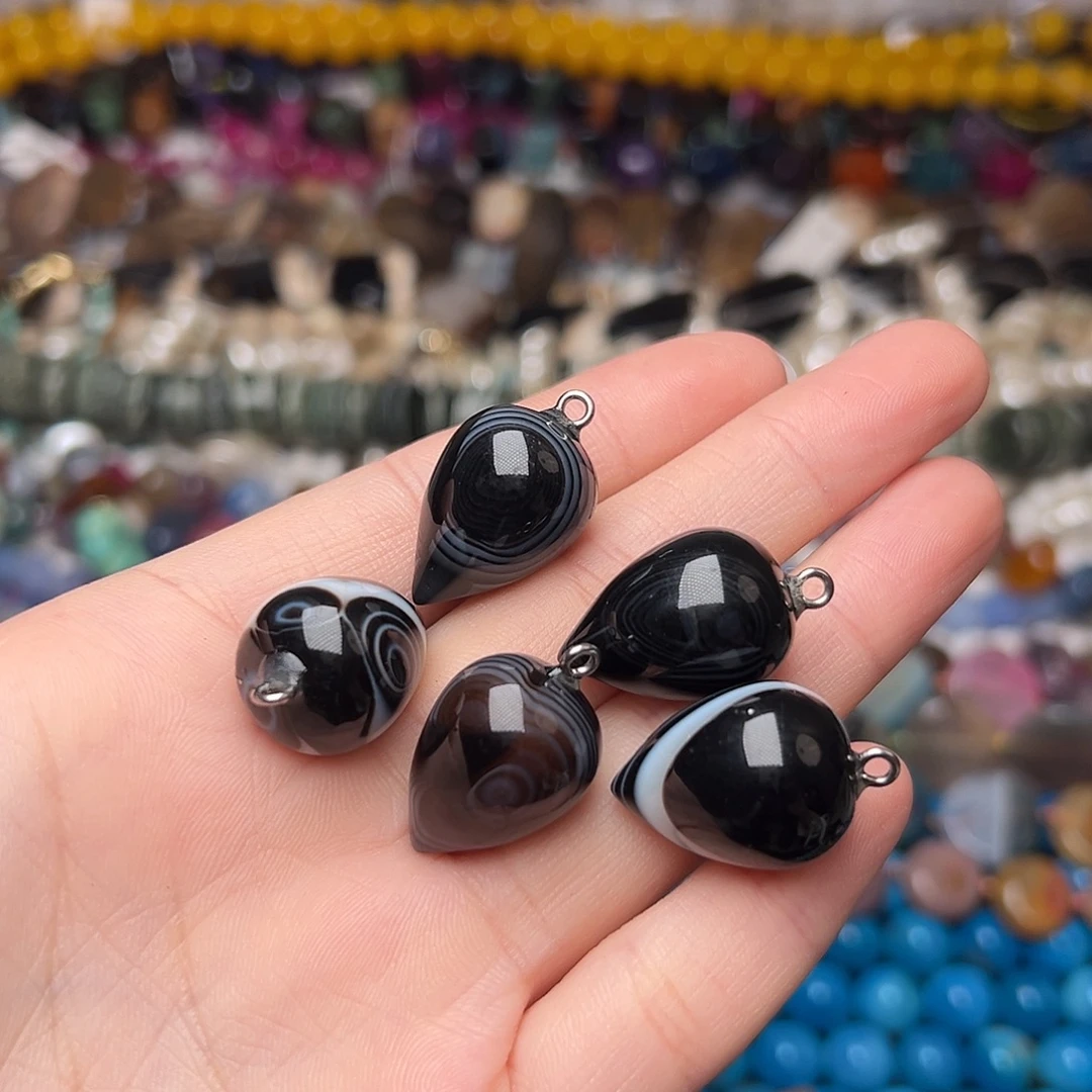 玛瑙/玉髓合金珠宝半成品V657。16mm天然缠丝玛瑙吊坠一个