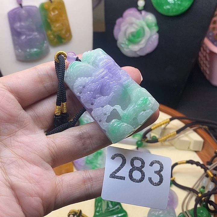 翡翠未镶嵌吊坠(赠链)