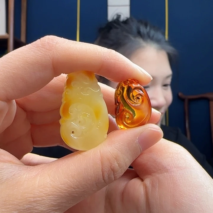 蜜蜡吊坠(赠链)未镶嵌大**声