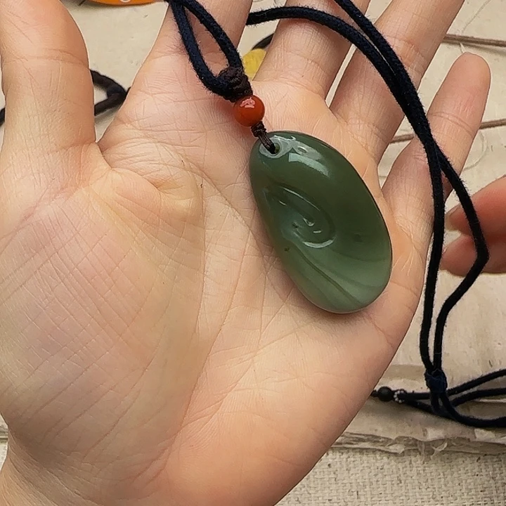 万***g和田玉未镶嵌颈饰