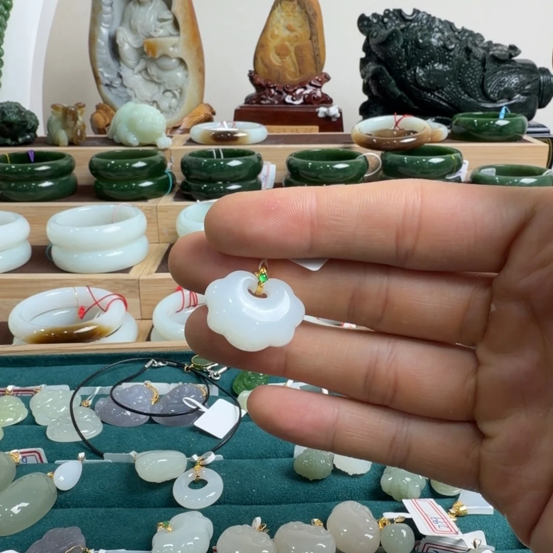 和田玉18K金镶嵌颈饰