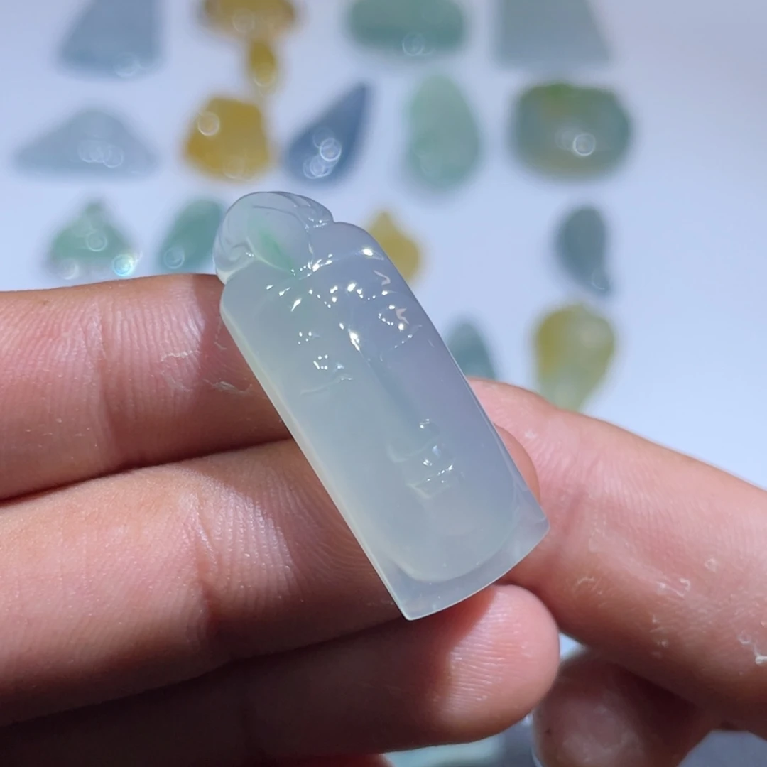 颈饰未镶嵌翡翠佛首