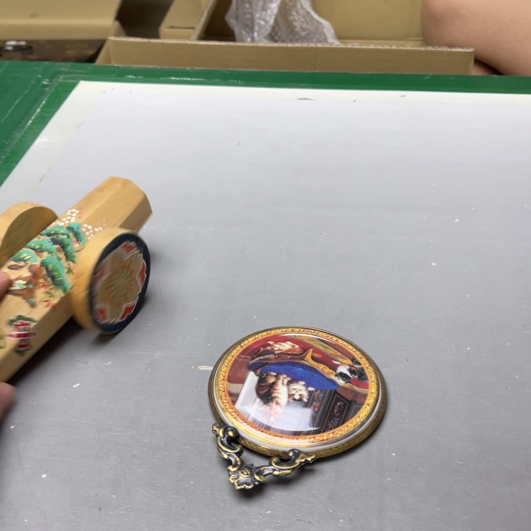 用***7瓷片密密麻麻地铺满一层