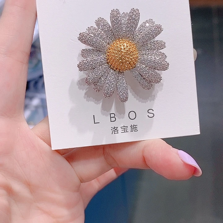 锆石铜合金小雏菊胸针