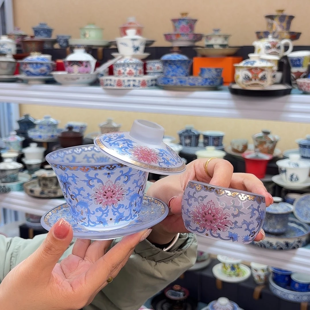 盖碗里的水煮开了