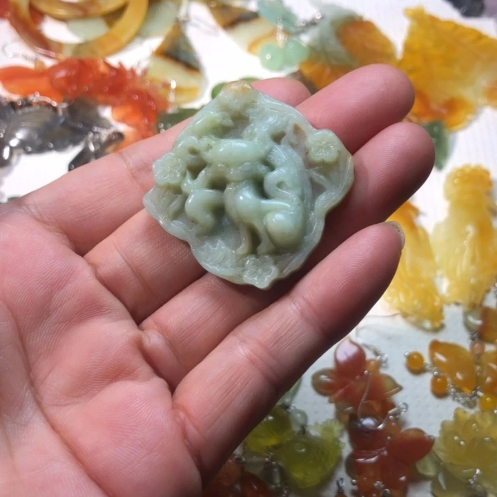 未镶嵌蛇纹石玉耳坠