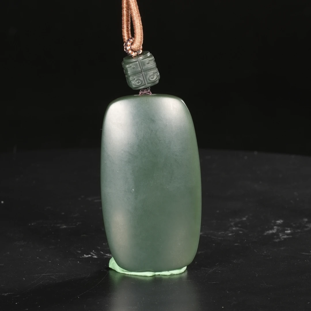 lot33和田玉塔青平安无事牌挂件/保利拍卖