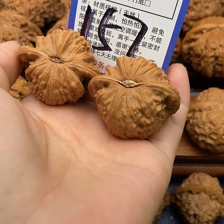 饭***膘吊坠桃核白狮子头41